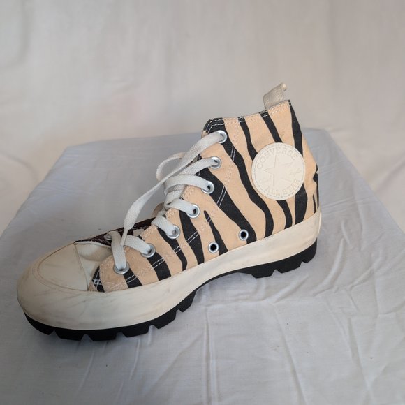 Converse Women's High-Top Lug Sole Sneakers Size 7 - Brown/Print - Picture 3 of 9
